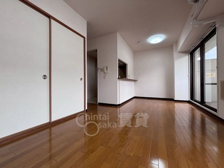 大阪府茨木市東太田3丁目の賃貸マンションの居間