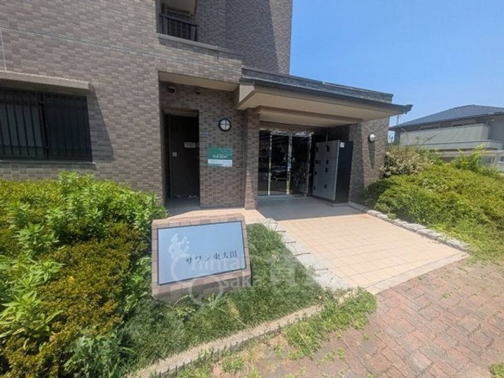 大阪府茨木市東太田3丁目の賃貸マンションの玄関
