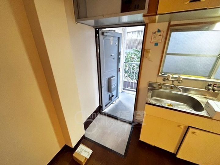 大阪府豊中市曽根西町3丁目の賃貸マンションの玄関