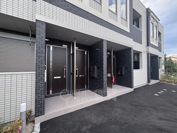 大阪府茨木市郡3丁目の賃貸アパートの玄関