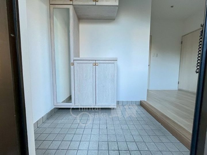 LUCITA川西の玄関