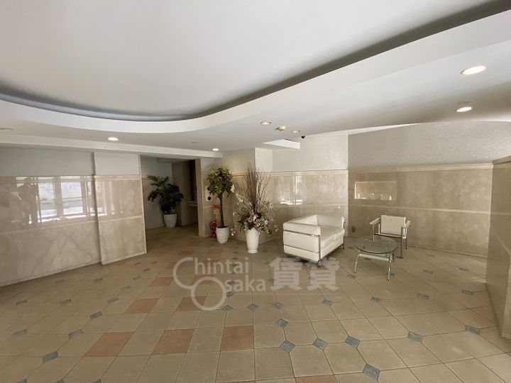 ダイドーメゾン大阪・堂島の玄関