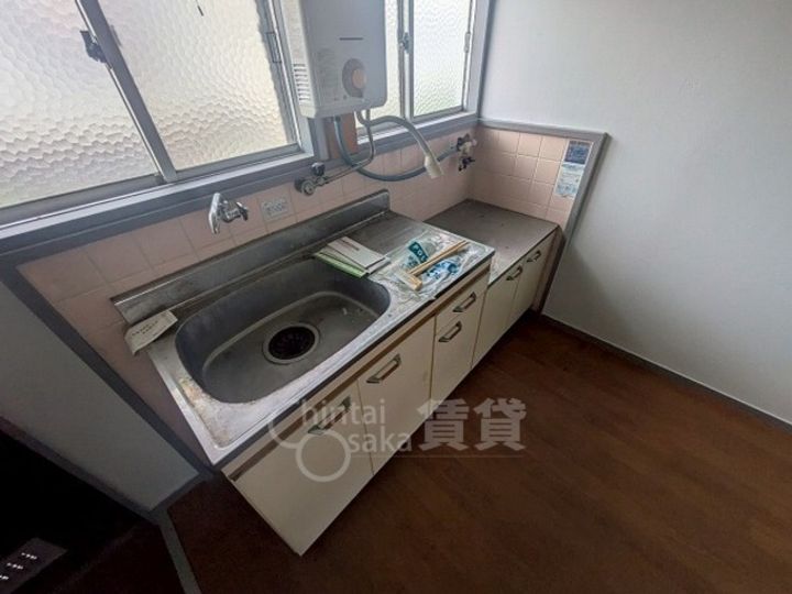 大阪府茨木市上中条2丁目の賃貸アパートのキッチン