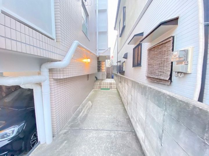 大阪府豊中市曽根西町2丁目の賃貸マンションの玄関