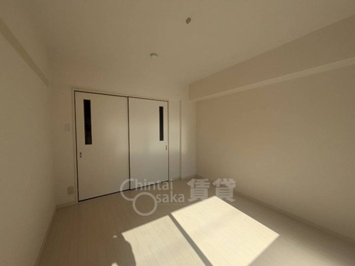 大阪府茨木市若園町の賃貸マンションの居間