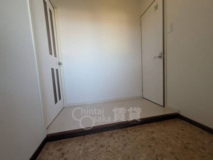 大阪府茨木市若園町の賃貸マンションの玄関