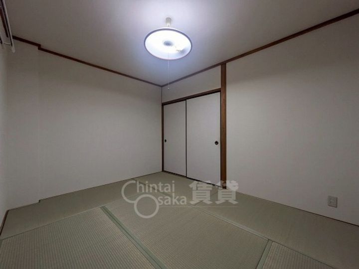大阪府茨木市真砂1丁目の賃貸マンションの寝室