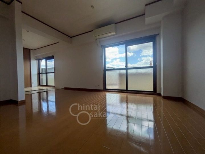 大阪府茨木市星見町の賃貸マンションの居間