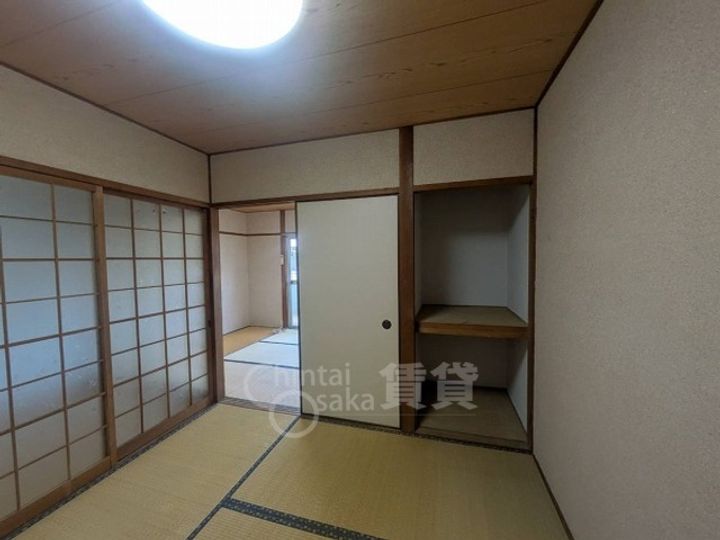 大阪府茨木市沢良宜西2丁目の賃貸アパートの居間