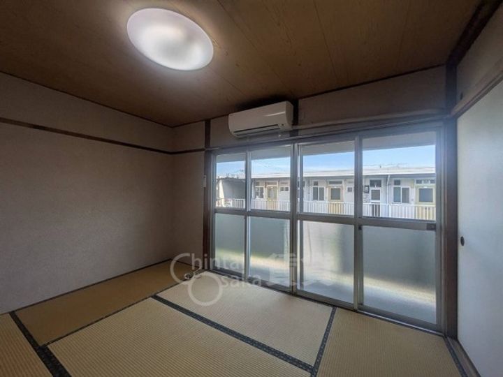 大阪府茨木市沢良宜西2丁目の賃貸アパートの居間