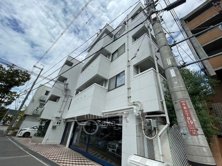 フレール千里の外観
