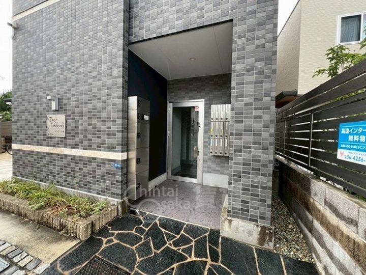 大阪府池田市石橋1丁目の賃貸マンションの玄関