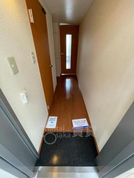 レオパレスEstinalの玄関