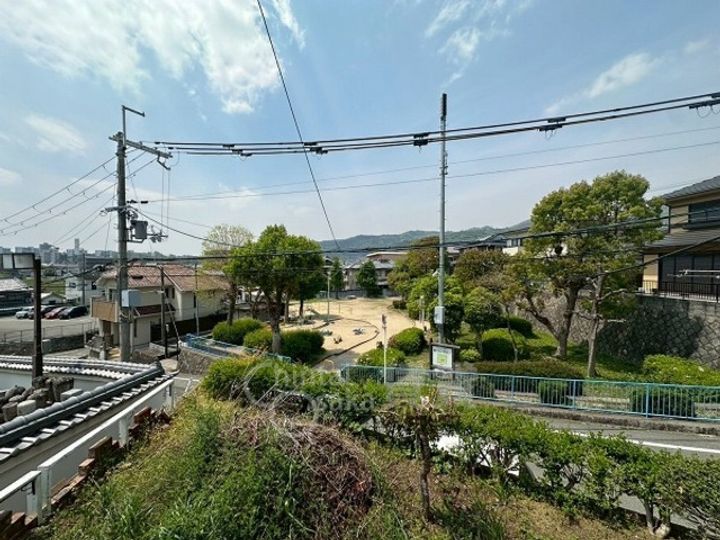 ワールドハーモニーの周辺