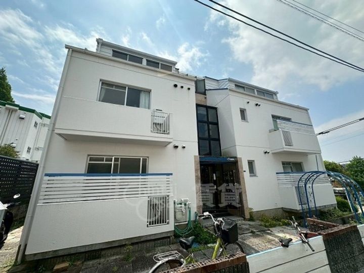 ワールドハーモニーの外観