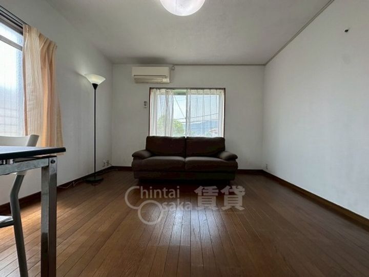 ワールドハーモニーの居間