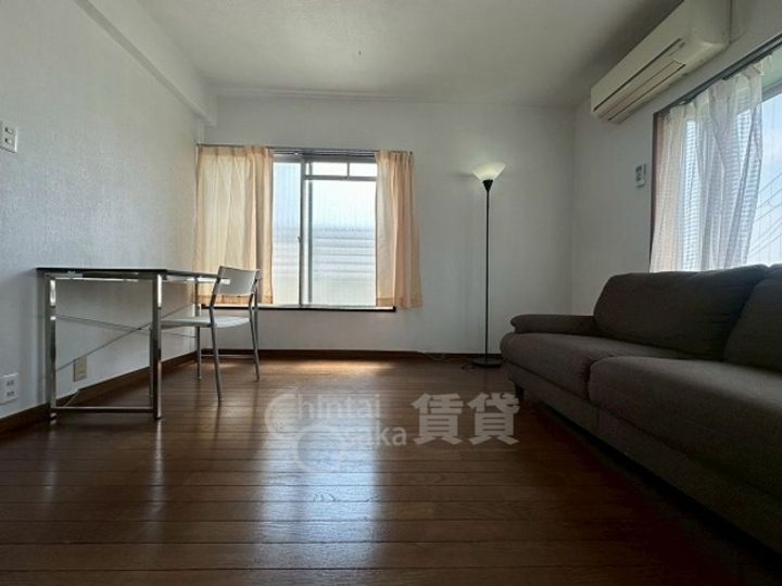 ワールドハーモニーの居間