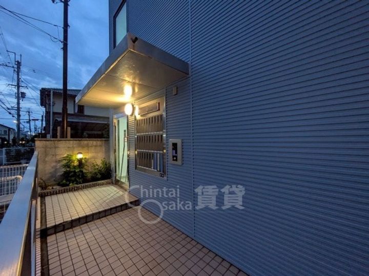 イーストヴィレッジ茨木の玄関