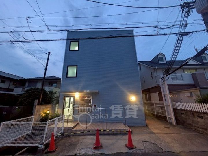 イーストヴィレッジ茨木の外観