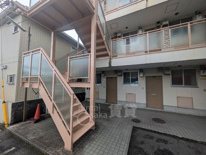 ネオコーポ都 東棟の玄関