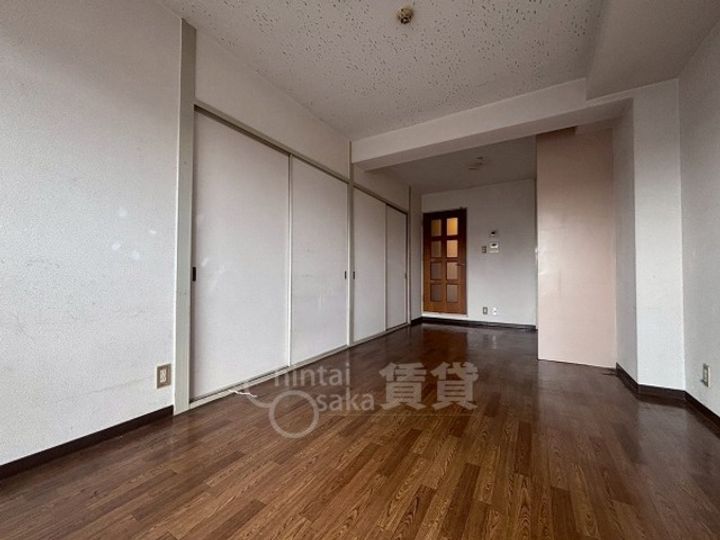 大阪府摂津市学園町2丁目の賃貸マンションの居間