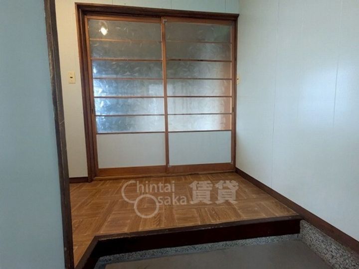 大阪府摂津市鳥飼和道1丁目の賃貸アパートの玄関
