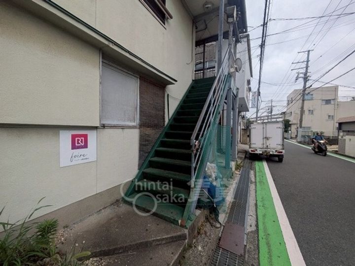 大阪府摂津市鳥飼和道1丁目の賃貸アパートの玄関