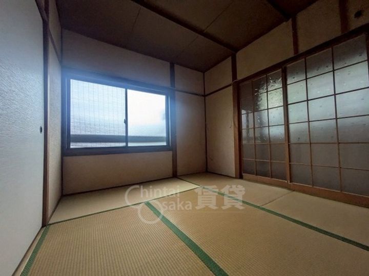 大阪府摂津市鳥飼和道1丁目の賃貸アパートの居間