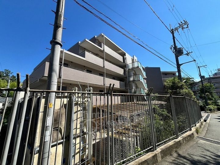 大阪府吹田市千里山竹園1丁目の賃貸マンションの外観