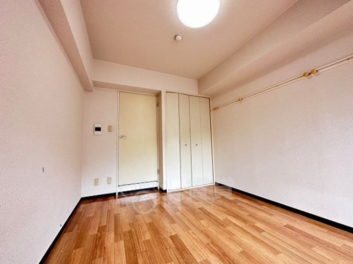 大阪府吹田市千里山竹園1丁目の賃貸マンションの居間