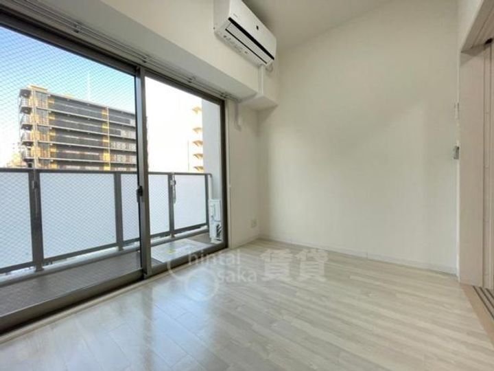 大阪府吹田市南吹田5丁目の賃貸マンションの居間