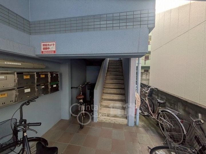 松下マンションの玄関