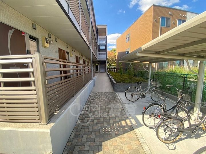 大阪府吹田市岸部中1丁目の賃貸マンションの玄関