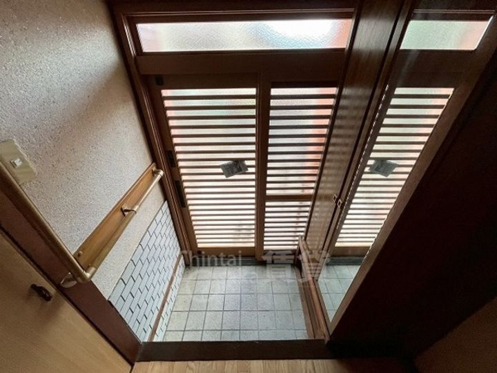 兵庫県川西市加茂1丁目(一戸建)の賃貸物件の玄関