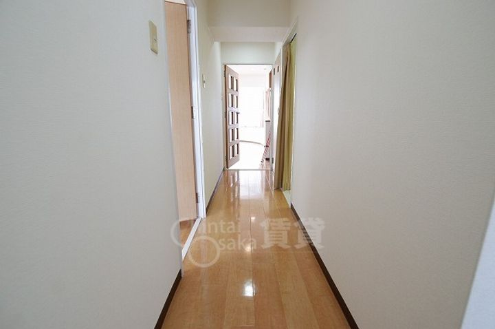 ノイメゾン京町堀の玄関