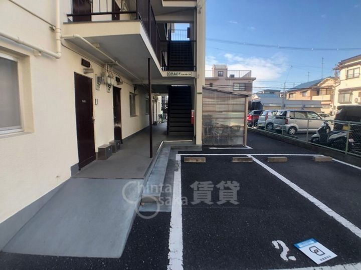 グレースマンションの玄関