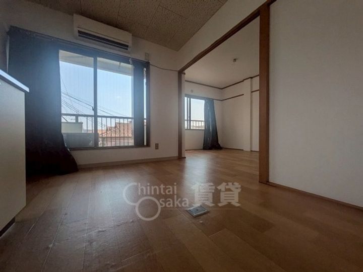 沢良宜東薩摩マンション2号棟の居間