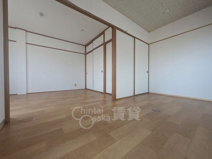 沢良宜東薩摩マンション2号棟の居間