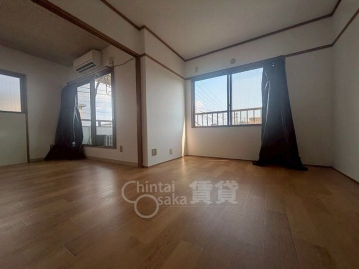 沢良宜東薩摩マンション2号棟の居間