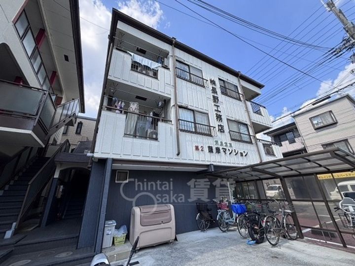 沢良宜東薩摩マンション2号棟の外観