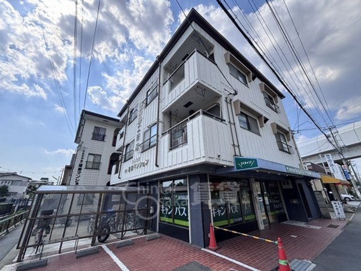 沢良宜東薩摩マンション2号棟の外観