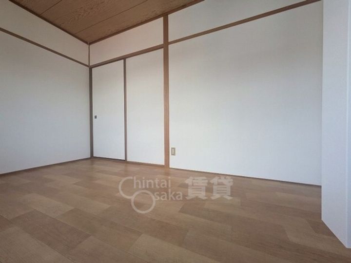 沢良宜東薩摩マンション2号棟の居間