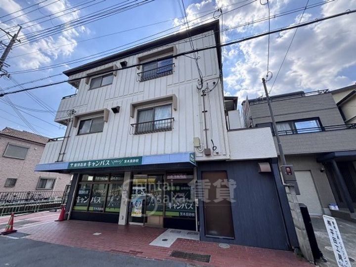 沢良宜東薩摩マンション2号棟の外観