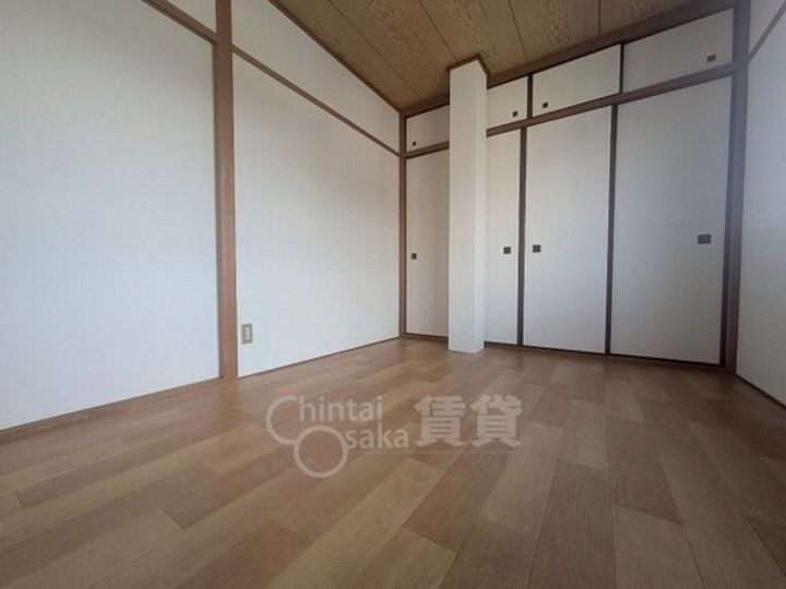 沢良宜東薩摩マンション2号棟の居間