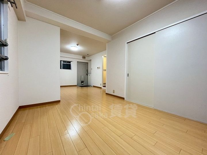 大阪府池田市神田1丁目の賃貸マンションの居間