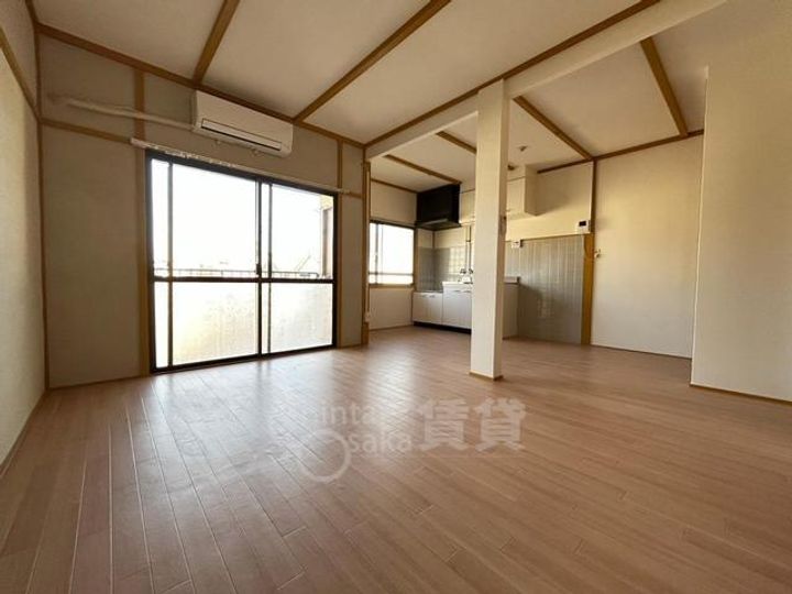 アイランド箕面の居間