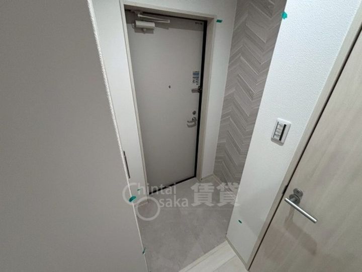 大阪府摂津市一津屋1丁目の賃貸アパートの玄関