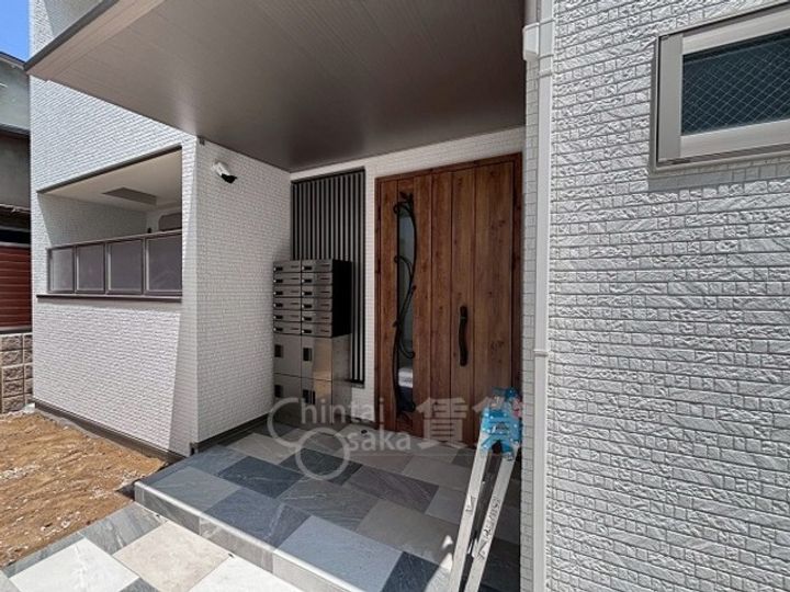 ラモーナ一津屋1の玄関