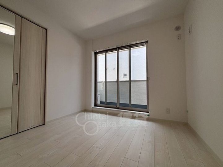 ラモーナ一津屋1の居間