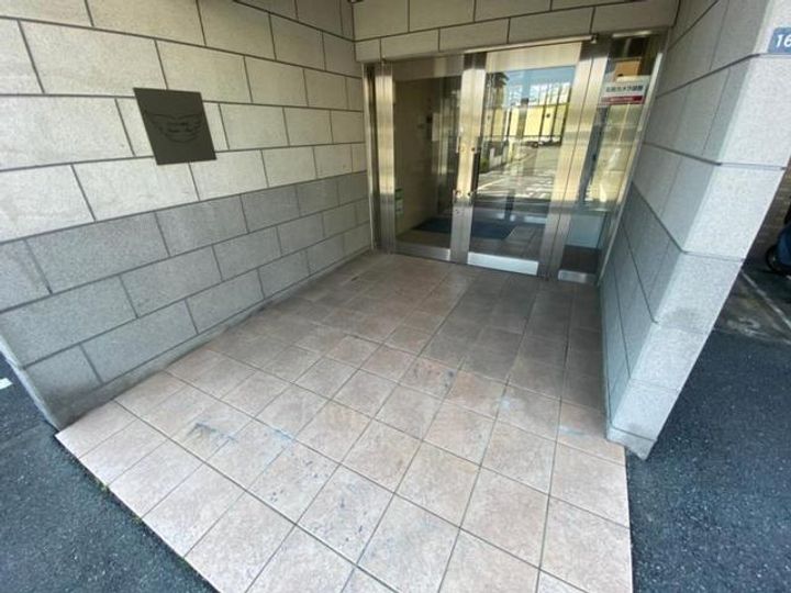 アンジェロ箕面の玄関